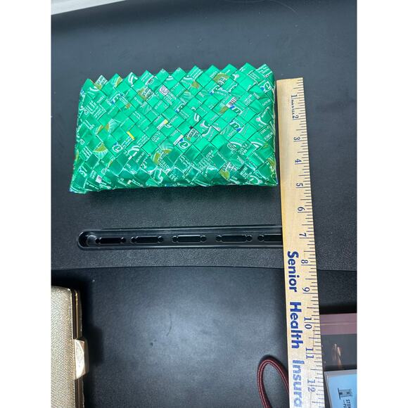 Recycled green gum wrapper clutch - Picture 6 of 7
